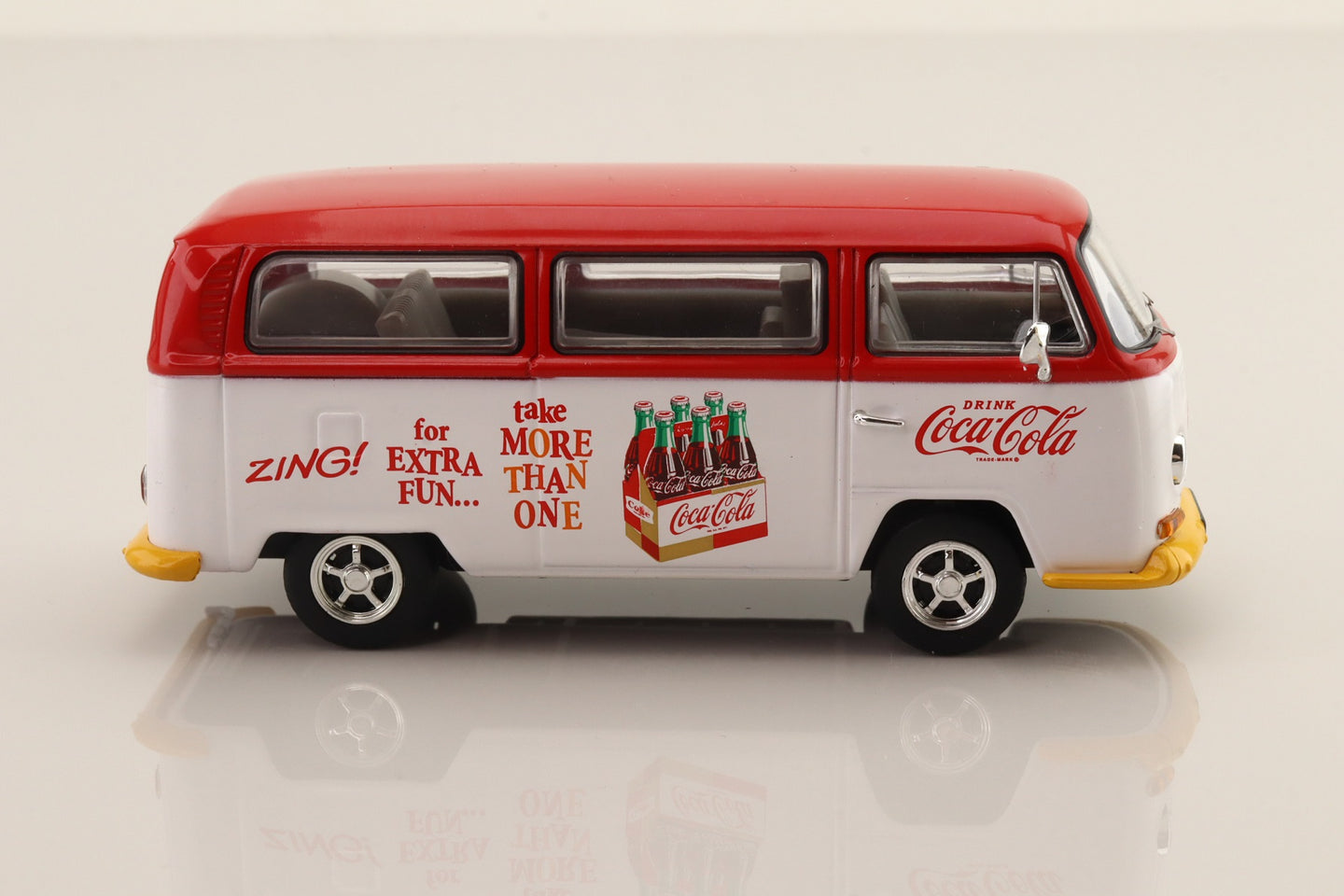 CORGI 1961 T1 VOLKSWAGEN CAMPER VAN COCA COLA ZING
